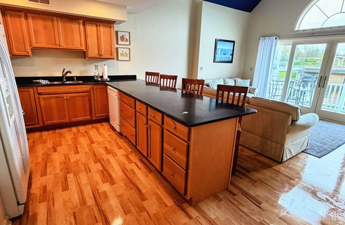 Alexandria Bay House | Gorgeous Townhouse & Boathouse in Cozy Carnegie Bay