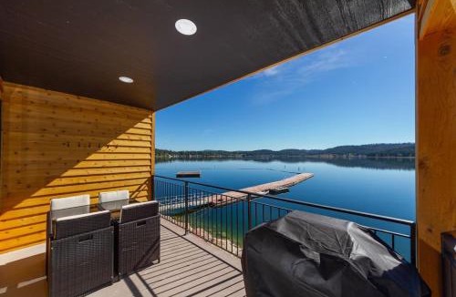 Valley House | Gorgeous Triplex Unit With Spectacular Lake Views!