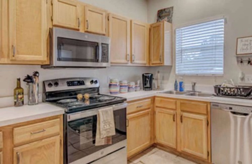 Innovation District Apartment | Gorgeous - UF Campus Adjacent. Full Kitchen