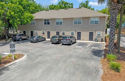 Innovation District Apartment | Gorgeous - UF Campus Adjacent. Full Kitchen