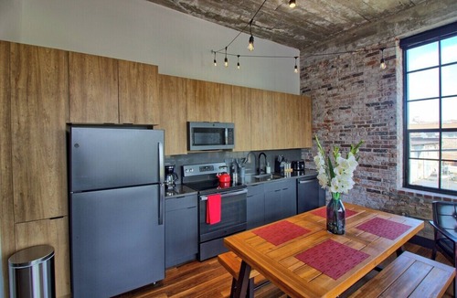 Midtown Hotel | Gorgeous Ultramodern 2BR Corner Loft + Workspace