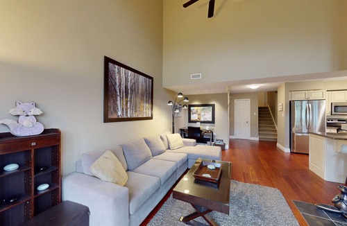 The Blue Mountains Apartment | Gorgeous & unique Blue Mountain condo - private ski storage