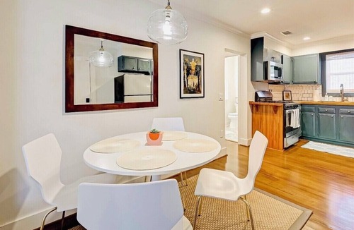 Hyde Park House | Gorgeous Upscale Bungalow in Montrose 3/4 Bedroomsn