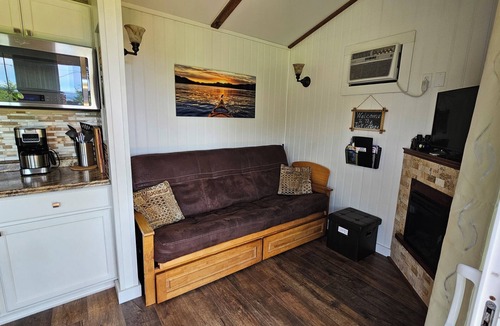 Stevenson Cottage | Gorgeous view Secluded Tiny Cottage, Previously only found on A-bnb