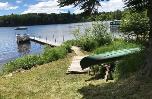 Machar Cottage | gorgeous view, steps to lake, 2 canoes and paddle boat