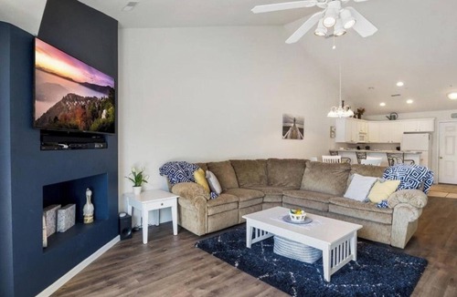 Kaiser Condo | Gorgeous view’s and tranquility with excitement around the corner