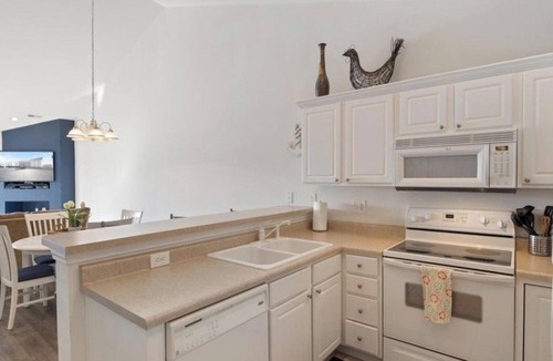 Kaiser Condo | Gorgeous view’s and tranquility with excitement around the corner