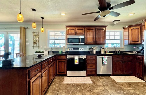 Rockwell House | Gorgeous Views Of Lake Hamilton