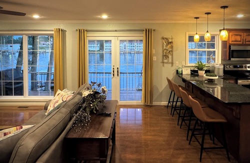 Rockwell House | Gorgeous Views Of Lake Hamilton