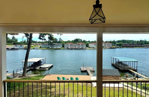 Rockwell House | Gorgeous Views Of Lake Hamilton
