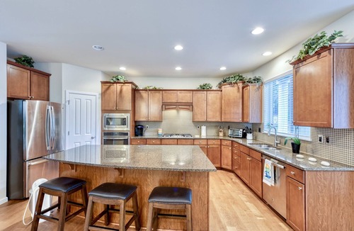 Martha Lake House | GORGEOUS VILLA: Renovation or staycation