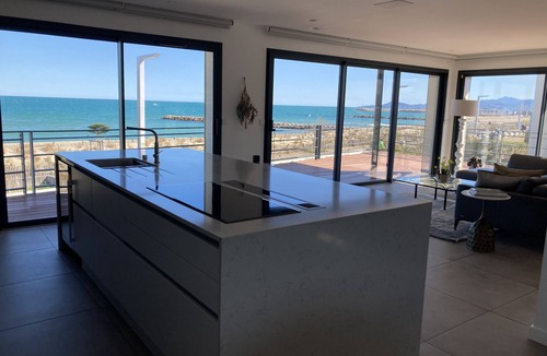 Saint-Cyprien Plage Villa | Gorgeous villa right in front of the beach