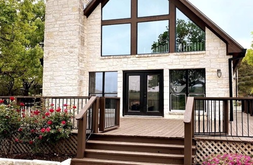 Round Mountain House | Gorgeous Vineyard Home in the middle of the Vines!