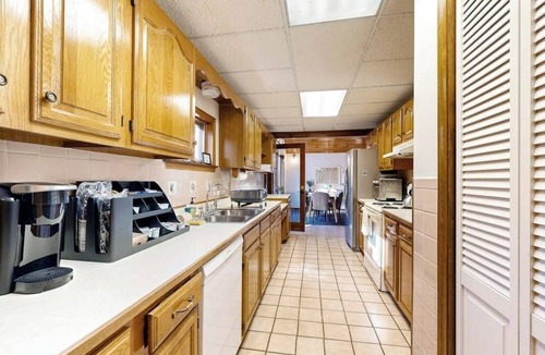Wiscasset Cabin | Gorgeous Waterfront Home on Westport Island with 2 Sunrooms