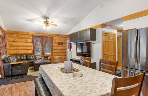 Pittsburg Cabin | Gorgeous Waterfront ATV Trail