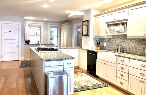 Bayside House | Gorgeous Waterfront Estate In Historic Bayside