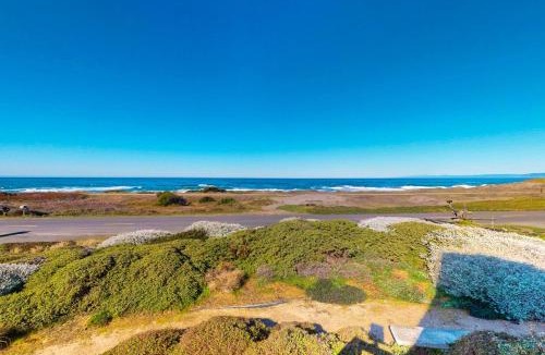 Fort Bragg House | Gorgeous Waterfront home with easy Beach Access