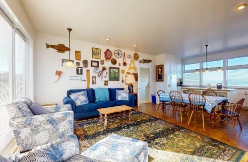 Fort Bragg House | Gorgeous Waterfront home with easy Beach Access