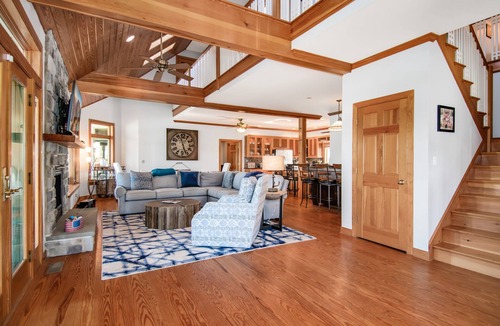 Oxford House | Gorgeous Waterfront