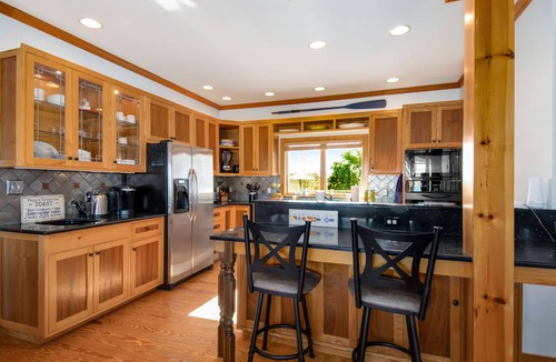 Oxford House | Gorgeous Waterfront