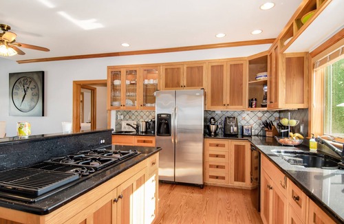 Oxford House | Gorgeous Waterfront