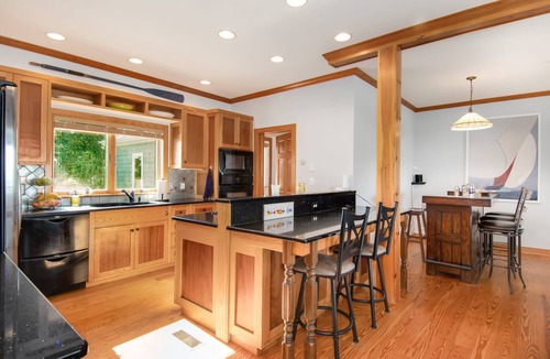 Oxford House | Gorgeous Waterfront