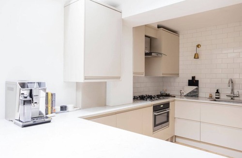 Wood Street Apartment | Gorgeously designed Fulham Apartment