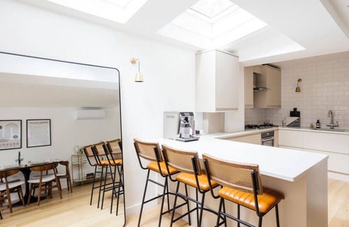 Wood Street Apartment | Gorgeously designed Fulham Apartment