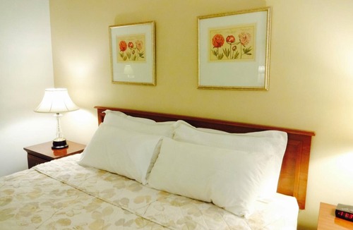 Upper Village Hotel | Gorham Motor Inn