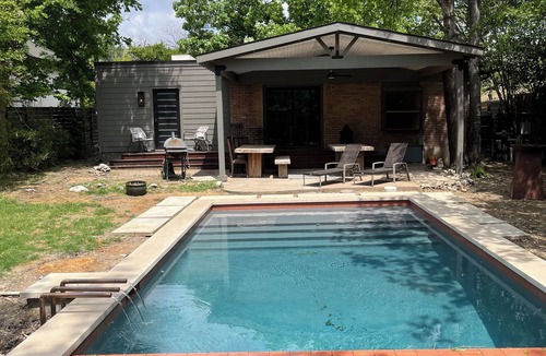 Tarrytown House | Gorilla House - Backyard Oasisnn