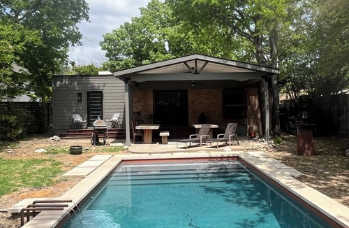 Tarrytown House | Gorilla House - Backyard Oasisnn