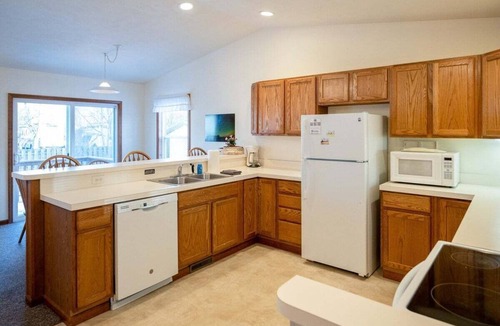 Saugatuck Cottage | Goshorn Lake Resort Cottage #23