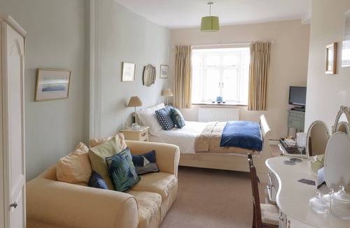 Westmarsh Bed & Breakfast | Goss Hall Bed & Breakfast