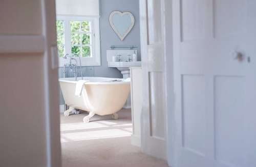 Westmarsh Bed & Breakfast | Goss Hall Bed & Breakfast