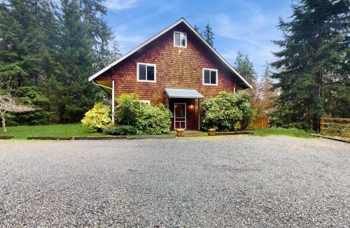 Langley House | Goss Lake Getaway