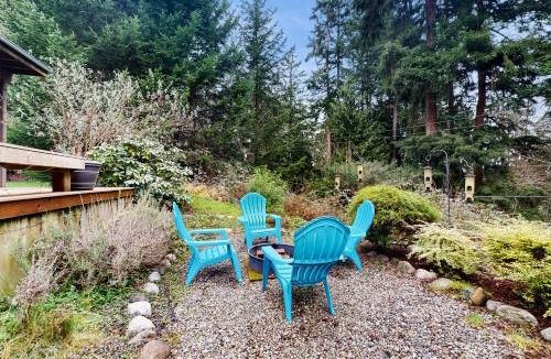 Langley House | Goss Lake Getaway
