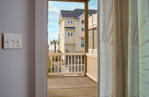 Surf City House | Got 99 Problems (But a Beach Ain’t One)