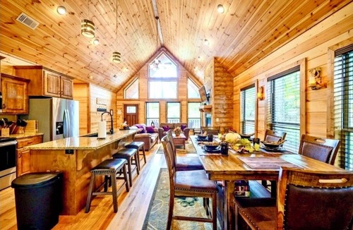 Broken Bow Cabin | GOTANYGRAPES Cozy Cabin Retreat- Hot Tub, Fireplaces - Amazing Stay!