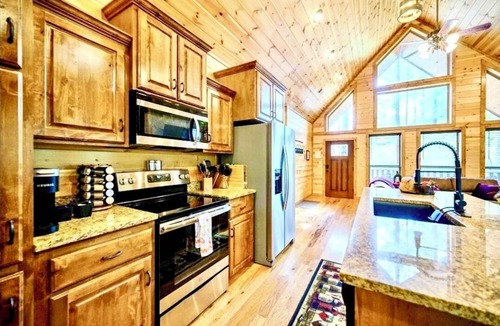 Broken Bow Cabin | GOTANYGRAPES Cozy Cabin Retreat- Hot Tub, Fireplaces - Amazing Stay!