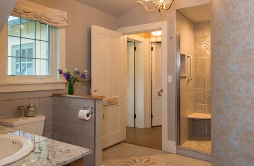 Trumansburg Bed & Breakfast | Gothic Eves Inn and Spa Bed and Breakfast