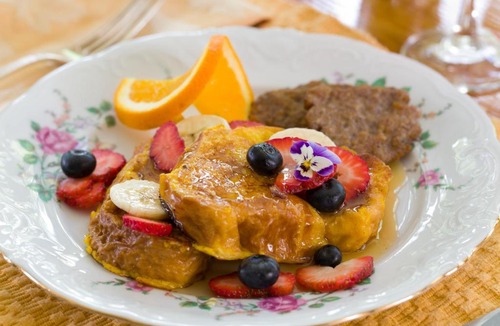 Trumansburg Bed & Breakfast | Gothic Eves Inn and Spa Bed and Breakfast