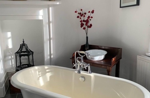 East Grinstead Bed & Breakfast | Gothic House