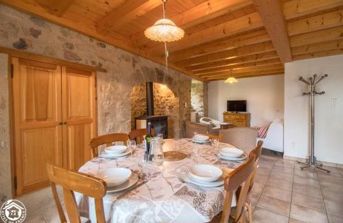 Saint-Quentin-sur-Sauxillanges House | Goulapie, Village de gîtes