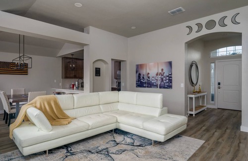 Austin House | Gourmet Kitchen with Large Dining Table, Quiet Neighborhood, Close to COTA and Airport