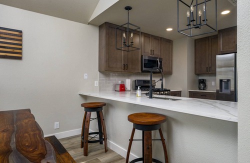 Austin House | Gourmet Kitchen with Large Dining Table, Quiet Neighborhood, Close to COTA and Airport