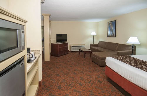 Wheatland Hotel | Governor's Suites Hotel Oklahoma City Airport Area