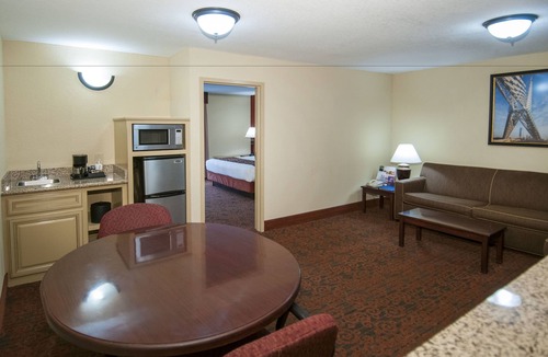 Wheatland Hotel | Governor's Suites Hotel Oklahoma City Airport Area