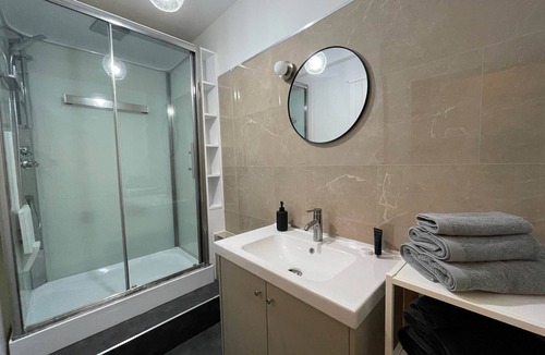 Vendresse House | Governor's Tower - Maison Longue