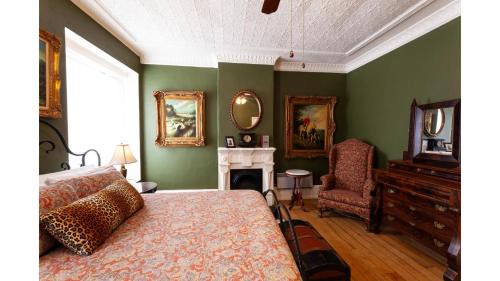Cimarron Hotel | Governors Room - Historic Hotel Room