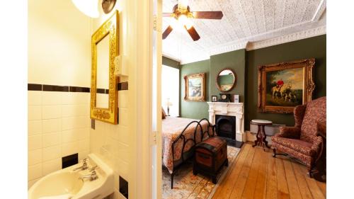 Cimarron Hotel | Governors Room - Historic Hotel Room